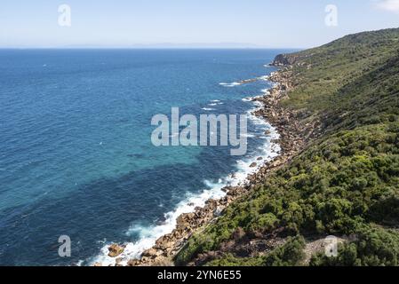 Littoral paisible du Cap Spartel près de Tanger, Maroc, Afrique Banque D'Images