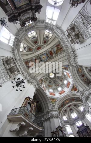 SALZBOURG, AUTRICHE- 12 SEPTEMBRE 2022, fresque panoramique à l'intérieur de la célèbre cathédrale de Salzbourg, Autriche, Europe Banque D'Images