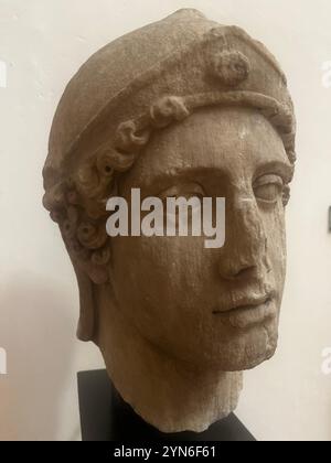 Athéna, tête de marbre, statue de marbre, portrait de marbre, sculpture de tête, haut relief, Grèce philippine, 2ème siècle, musée archéologique Sofia Bulgarie Banque D'Images