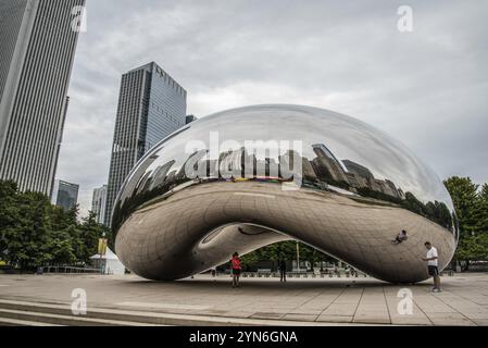 CHICAGO, USA, 29 AOÛT 2019 : emblématique Millennium Egg et l'horizon de Chicago, USA, Amérique du Nord Banque D'Images