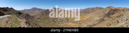 Superbe vue panoramique sur la vallée d'Ammeln dans les montagnes de l'anti-Atlas au printemps, Maroc, Afrique Banque D'Images