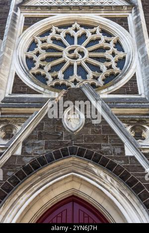 Ancienne église néo-gothique avec un clocher cassé à la façade à travers le tremblement de terre, Auckland, Nouvelle-Zélande, Océanie Banque D'Images