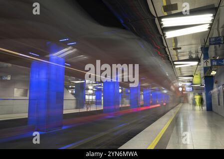 MUNICH, Allemagne, 01 JANVIER 2023, Futuristic station de métro Muenchener Freiheit à Munich, Bavière, Allemagne, Europe Banque D'Images