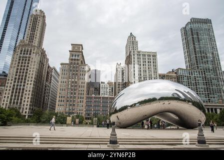 CHICAGO, USA, 29 AOÛT 2019 : emblématique Millennium Egg et l'horizon de Chicago, USA, Amérique du Nord Banque D'Images