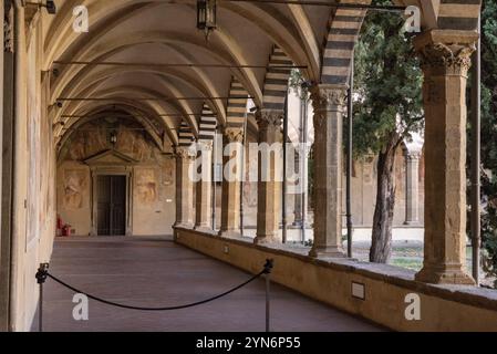 FLORENCE, ITALIE, 21 SEPTEMBRE 2023, Cloître du monastère de l'église Santa Maria Novella à Florence, Italie, Europe Banque D'Images