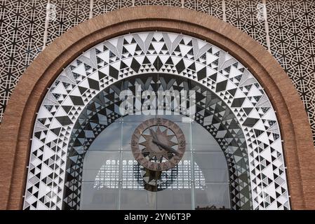MARRAKECH, MAROC, 20 AVRIL 2023, bâtiment oriental moderne de la gare centrale de Marrakech, Maroc, Afrique Banque D'Images