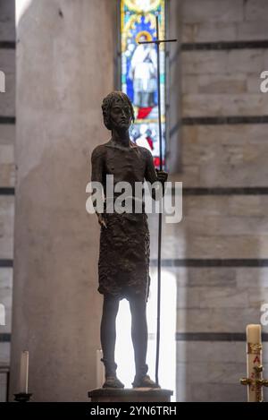 PISE, ITALIE, 17 SEPTEMBRE 2023, à l'intérieur du baptistère de la cathédrale de Pise Banque D'Images