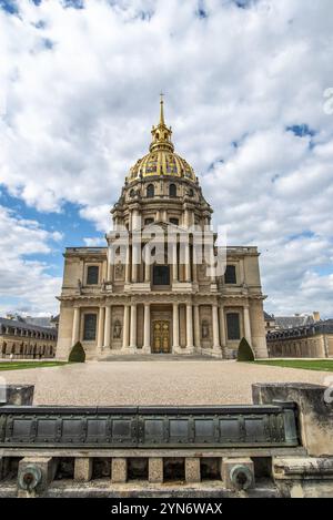 Célèbre Dôme des Invalides avec le tombeau de Napoléon à l'intérieur, Paris, France, Europe Banque D'Images