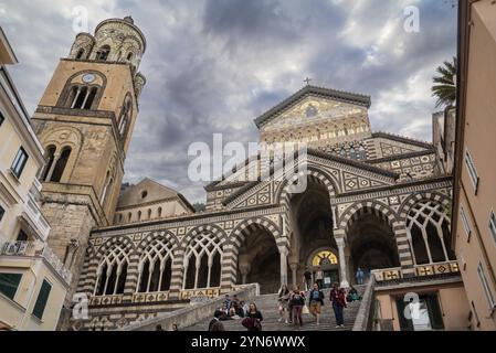 Portail de la cathédrale médiévale Saint André à Amalfi, Italie, Europe Banque D'Images