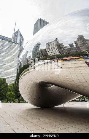 CHICAGO, USA, 29 AOÛT 2019 : emblématique Millennium Egg et l'horizon de Chicago, USA, Amérique du Nord Banque D'Images