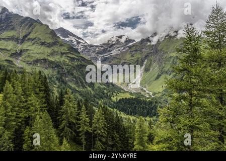 Randonnée autour de la montagne Grossglockner, la plus haute montagne d'Autriche, Autriche, Europe Banque D'Images