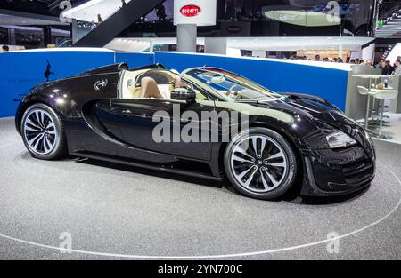 Bugatti Veyron 16,4 Grand Sport vitesse hypercar au salon IAA. Francfort, Allemagne - 13 septembre 2013 Banque D'Images