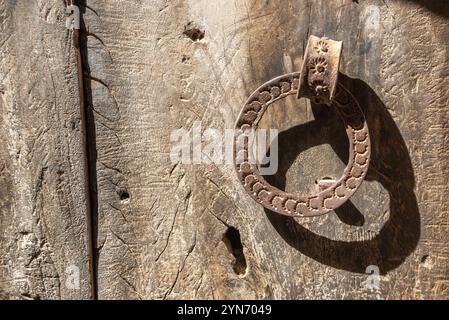 Ancien porte-knock dans une maison au Maroc Banque D'Images