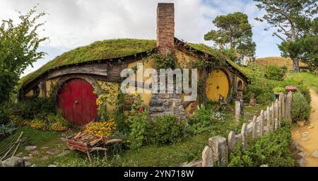 HOBBITON, NOUVELLE-ZÉLANDE, 20 JANVIER 2023, la maison de Samwise Gamgee dans le village de Hobbiton des films le Hobbit et le Seigneur des anneaux, Nouvelle-Zélande, Océa Banque D'Images