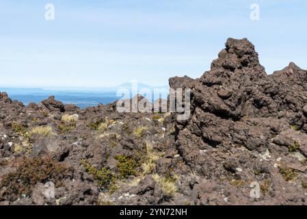 Vue de Tongariro Alpine Crossing au mont Taranaki, circuit nord du parc national de Tongariro en Nouvelle-Zélande Banque D'Images