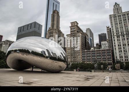 CHICAGO, USA, 29 AOÛT 2019 : emblématique Millennium Egg et l'horizon de Chicago, USA, Amérique du Nord Banque D'Images