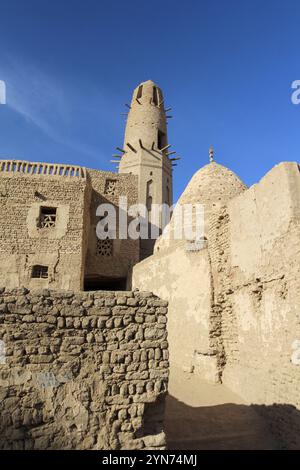 Ancien village abandonné el-Qasr dans l'oasis de Dakhla, Egypte, Afrique Banque D'Images