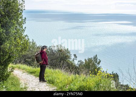 Randonnée pédestre du célèbre sentier de la nature Mergoli Vignanotica, péninsule de Gargano dans le sud de l'Italie Banque D'Images