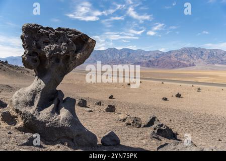 Célèbre Mushroom Rock dans la Vallée de la mort, États-Unis, Amérique du Nord Banque D'Images