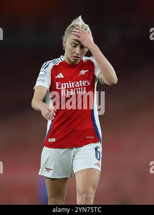 Leah Williamson d'Arsenal lors du match du Groupe C de l'UEFA Women's Champions League entre Arsenal et Juventus FC à l'Emirates Stadium de Londres le jeudi 21 novembre 2024. (Photo : Jade Cahalan | mi News) crédit : MI News & Sport /Alamy Live News Banque D'Images