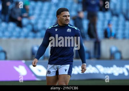 Édimbourg, Écosse. 24 novembre 2024. Sione Tuipulotu se réchauffe pour le célèbre match Grouse Nations Series entre l'Écosse et l'Australie au Scottish Gas Murrayfield Stadium, à Édimbourg. Crédit : Connor Douglas/Alamy Live News Banque D'Images