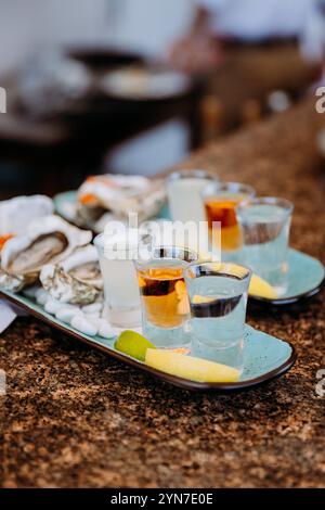 Fruits de mer luxueux et cocktail pour une expérience culinaire inoubliable Banque D'Images