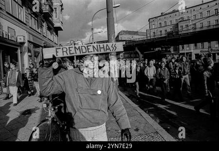 Démonstration zum 9. Novembre Deutschland, Berlin, 09.11.1991, Demo zum 9. Novembre Reichskristallnacht, Fremdenhass, Â *** manifestation le 9 novembre Allemagne, Berlin, 09 11 1991, manifestation le 9 novembre Reichskristallnacht, xénophobie, Â Banque D'Images