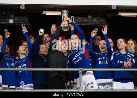 Oslo, Norvège. 24 novembre 2024. Oslo, Norvège, 24 novembre 2024 : les joueurs de Valerenga célèbrent après avoir remporté la finale du championnat de Norvège entre Valerenga et Rosenborg au stade Ullevaal à Oslo, Norvège (Ane Frosaker/SPP) crédit : SPP Sport Press photo. /Alamy Live News Banque D'Images