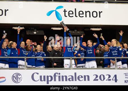 Oslo, Norvège. 24 novembre 2024. Oslo, Norvège, 24 novembre 2024 : les joueurs de Valerenga célèbrent après avoir remporté la finale du championnat de Norvège entre Valerenga et Rosenborg au stade Ullevaal à Oslo, Norvège (Ane Frosaker/SPP) crédit : SPP Sport Press photo. /Alamy Live News Banque D'Images