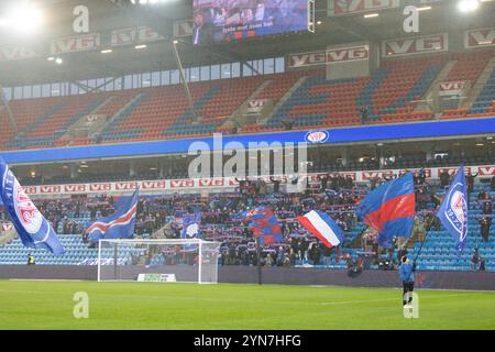 Oslo, Norvège. 24 novembre 2024. Oslo, Norvège, 24 novembre 2024 : des supporters de Valerenga sont vus lors de la finale du championnat de Norvège entre Valerenga et Rosenborg au stade Ullevaal à Oslo, Norvège (Ane Frosaker/SPP) crédit : SPP Sport Press photo. /Alamy Live News Banque D'Images