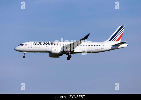 Copenhague, Danemark. 21 mai 2024. Un Airbus 220-300 d'Air France atterrissant à l'aéroport Kastrup de Copenhague. L'a220-300 remplacera les Airbus 318 et 319 à partir de fin 2025 (photo Fabrizio Gandolfo/SOPA images/SIPA USA) crédit : SIPA USA/Alamy Live News Banque D'Images