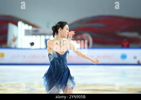 La Chine Chen Hongyi est dans le concours de célibataires féminins.Chongqing, China.22th novembre 2024. Le Grand Prix de la Coupe de Chine de patinage artistique 2024 débute à Chongqing, attirant 60 patineurs artistiques de 16 pays et régions à participer, le 22 novembre 2024. Crédit : HE Penglei/China News Service/Alamy Live News Banque D'Images