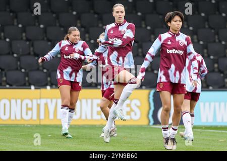 Bromley, Royaume-Uni. 24 novembre 2024. Dagný Brynjarsdóttir pendant London City Lionesses vs West Ham United en Coupe de la Ligue féminine. Banque D'Images