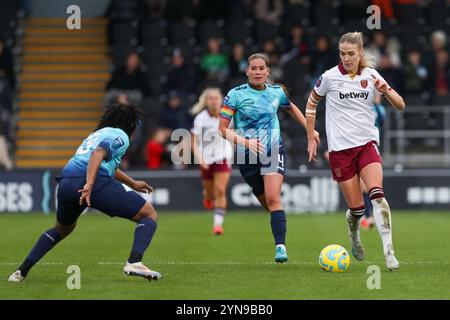 Bromley, Royaume-Uni. 24 novembre 2024. Dagný Brynjarsdóttir pendant London City Lionesses vs West Ham United en Coupe de la Ligue féminine. Banque D'Images