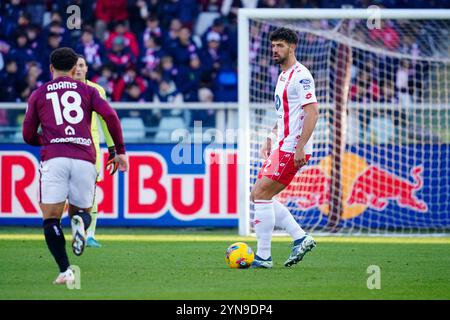 Turin, Italie. 24 novembre 2024. Pablo mari (AC Monza) lors du championnat italien Serie A match de football entre Torino FC et AC Monza le 24 novembre 2024 au Stadio Olimpico Grande Torino à Turin, Italie - photo Morgese-Rossini/DPPI crédit : DPPI Media/Alamy Live News Banque D'Images