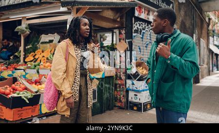 DAVID JONSSON et VIVIAN OPARAH dans RYE LANE (2023), réalisé par RAINE ALLEN MILLER. Crédit : BBC films / British film Institute / album Banque D'Images