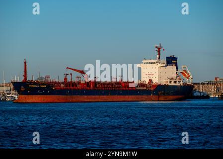 Le Cumbrian Fisher, pétrolier chimique naviguant sous le drapeau des Bahamas amarré sur le côté Gosport du port de Portsmouth en Angleterre. Novembre 2024. Banque D'Images