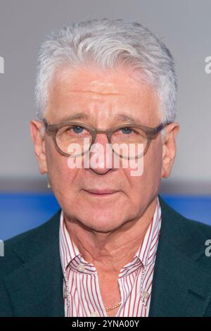 PHOTO D'ARCHIVE : Marcel REIF aura 75 ans le 27 novembre 2024, Marcel REIF, commentateur sportif, portrait, portrait, image unique recadrée, motif unique, 'Maischberger.die Woche', talk show, WDR/ARD, 13 novembre 2019. Banque D'Images