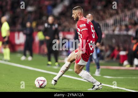 David Lopez du Girona FC lors du match de football de la Liga entre le Girona FC et le RCD Espanyol le 23 novembre 2024 à l'Estadio de Montilivi à Gérone, Espagne Banque D'Images