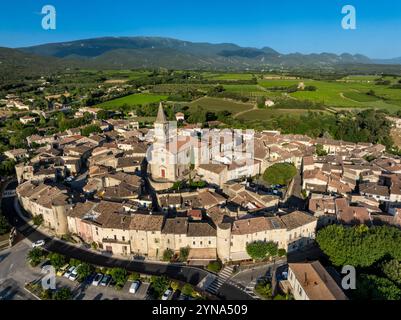 France, Drôme (26), Grignan, labellisé les plus beaux villages de France, le village de Taulignan (vue aérienne) Banque D'Images