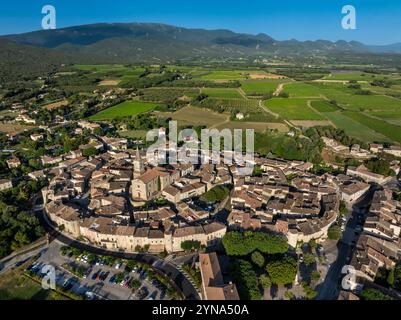 France, Drôme (26), Grignan, labellisé les plus beaux villages de France, le village de Taulignan (vue aérienne) Banque D'Images