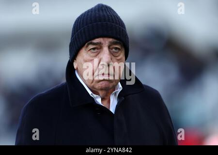 Adriano Galliani, PDG d'AC Monza, regarde pendant la Serie A match de football entre Torino FC et AC Monza au Stadio Olimpico le 24 novembre 2024 à Turin, Italie .. Banque D'Images