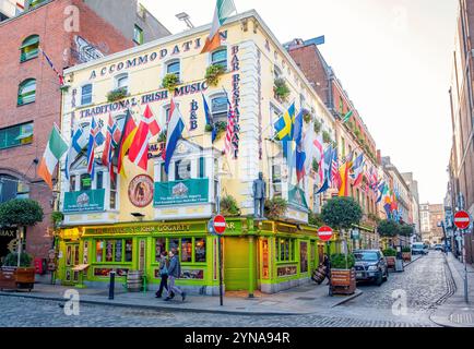 Irlande, Dublin, le quartier touristique Temple Bar, le pub Oliver sont John Gogarty Banque D'Images