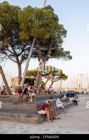 France, Alpes-Maritimes (06), Antibes, marché d'été sur l'Esplanade du pré des Pêcheurs Banque D'Images