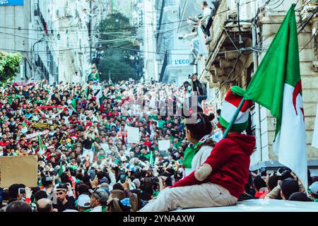 Alger Algérie - 2019 avril : manifestations de citoyens algériens Banque D'Images