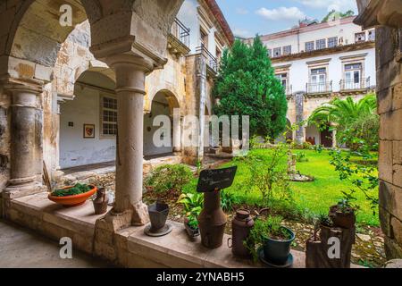 Portugal, région centrale, Coimbra, Rua da Sofia, Collège de grâce du XVIe siècle (Colégio da Graça) ou église notre-Dame de grâce, partie de l'Universi Banque D'Images