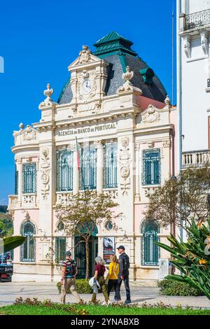 Portugal, région centrale, Coimbra, Largo da Portagem, place principale dans le centre-ville, bâtiment historique de la Banque du Portugal (1912) Banque D'Images