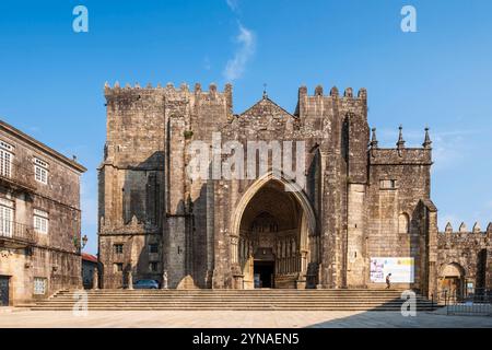 Espagne, Galice, Tui, étape sur la voie centrale portugaise, une des voies vers Saint-Jacques-de-Compostelle, cathédrale Santa Maria du XIIe siècle Banque D'Images