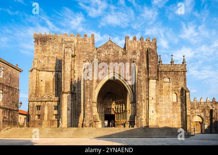 Espagne, Galice, Tui, étape sur la voie centrale portugaise, une des voies vers Saint-Jacques-de-Compostelle, cathédrale Santa Maria du XIIe siècle Banque D'Images