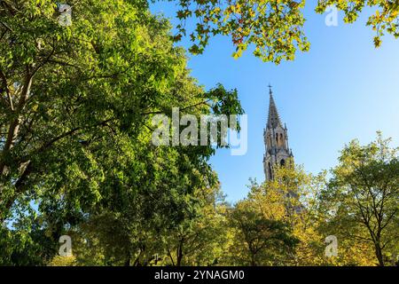 France, Gard (30), Nîmes, esplanade du général de Gaulle, eglise Sainte Perpetue Banque D'Images